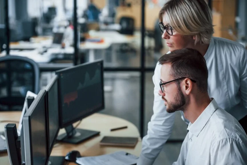 Devenir Consultant IT en 2026-2027 : Guide Complet et Formations Certifiantes
