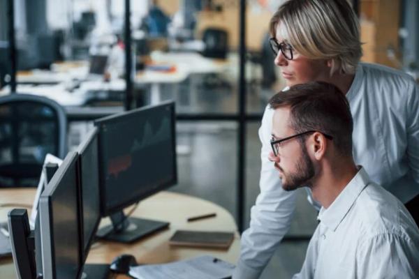 Consultant IT en 2026 : devenir indépendant ou ESN